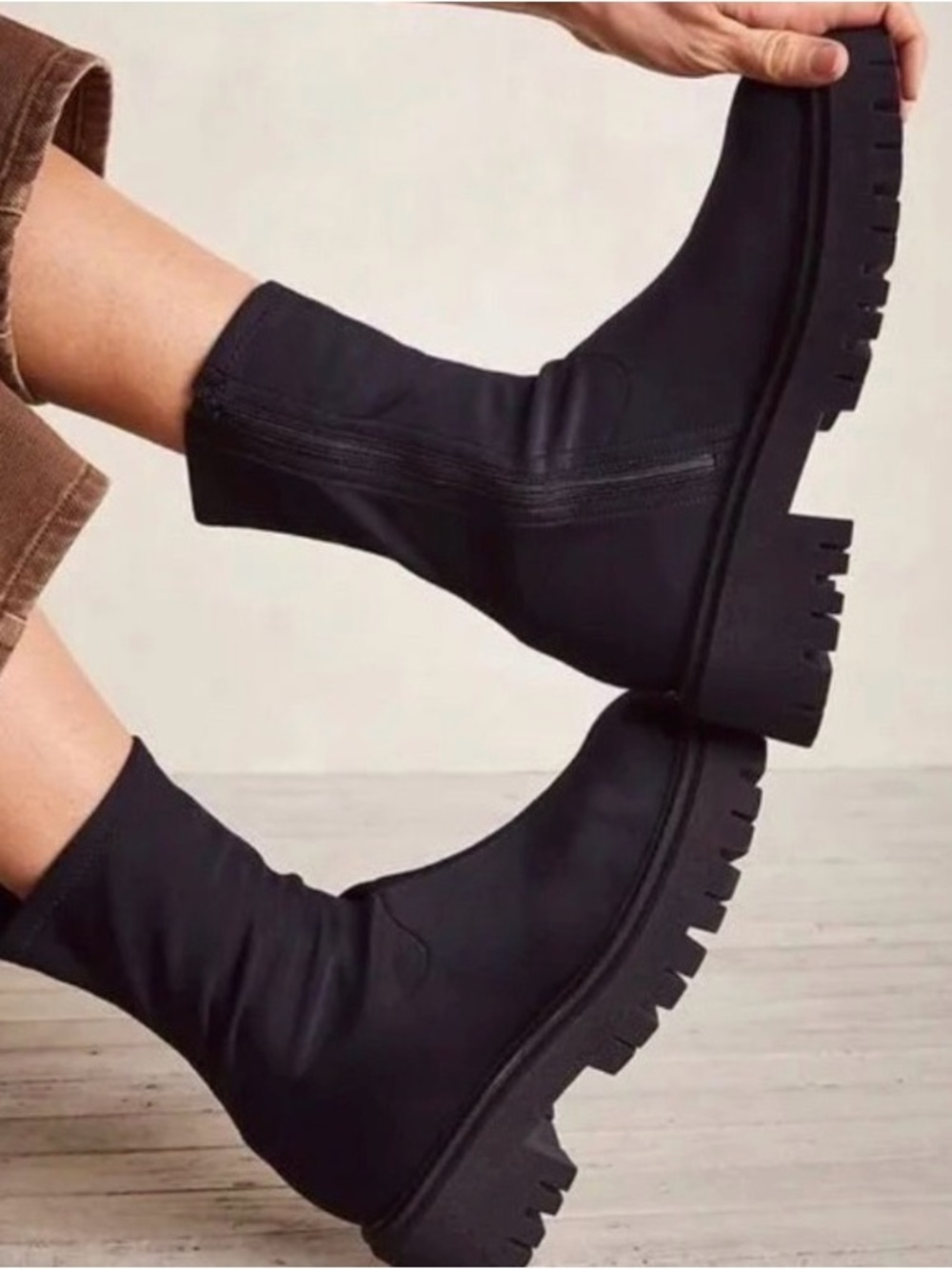 FREE PEOPLE Sz 40 ALAINA STRETCH ANKLE ZIPPER LUG SOLE BOOTS BLACK